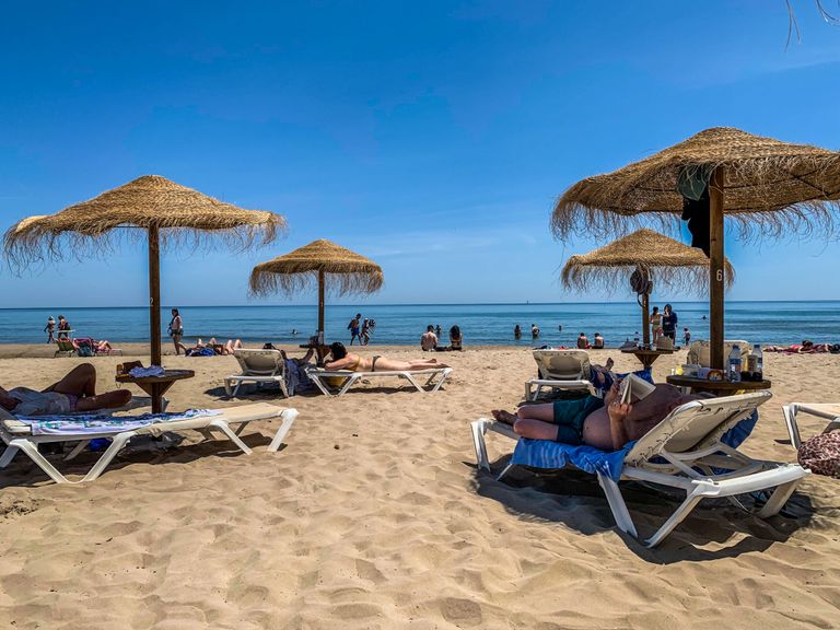 Zomers strand aan de Costa Blanca