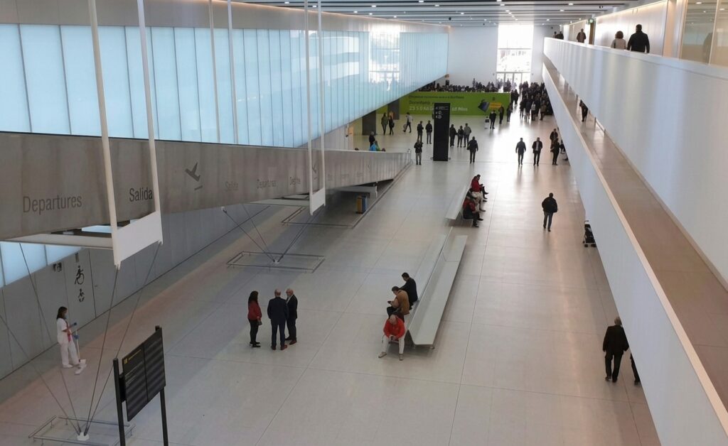vertrekhal van murcia corvera airport